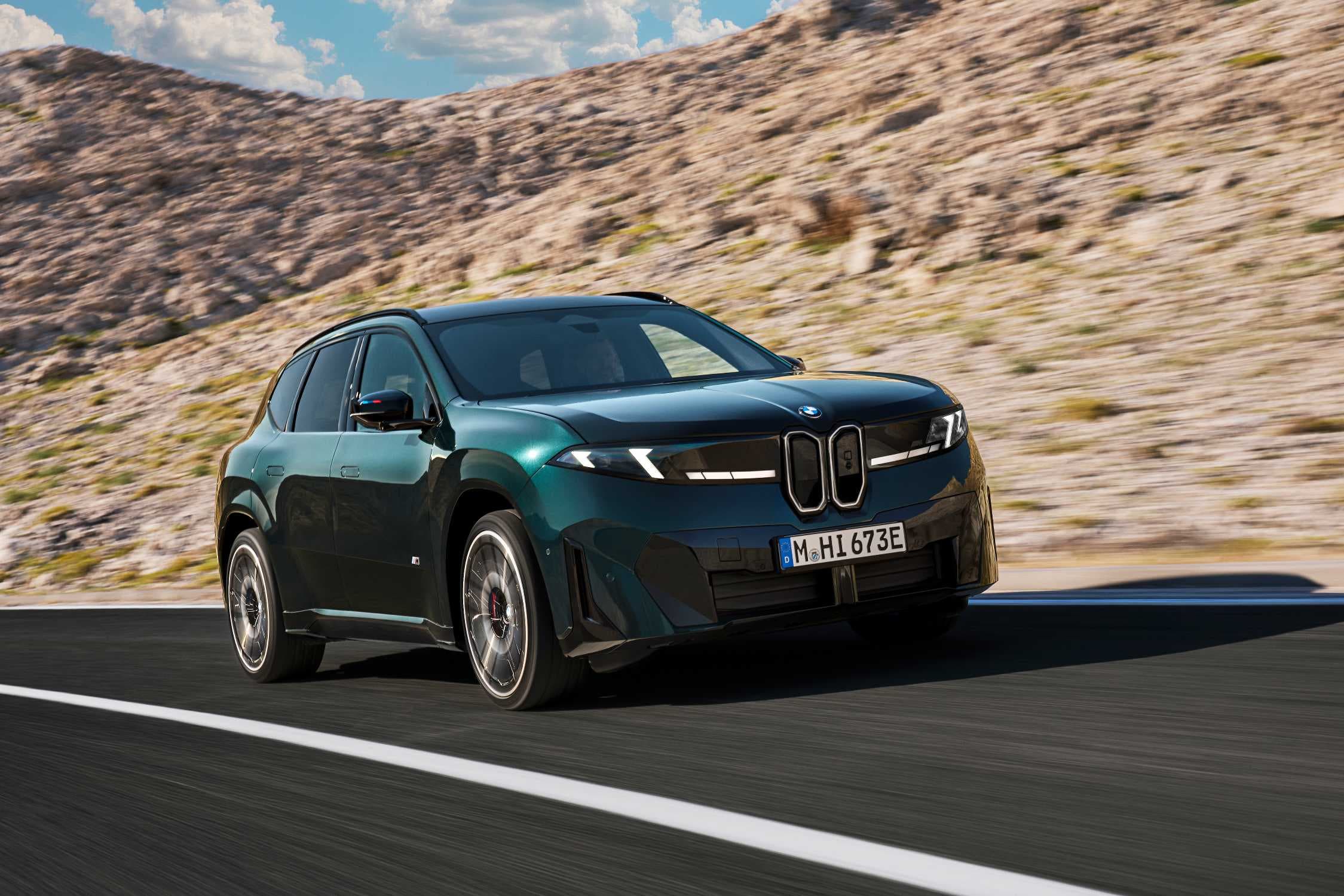 BMW iX3 M60 xDrive: 603 hp, M Yellow Lights, and still 754 km of range, photo 3 of 15
