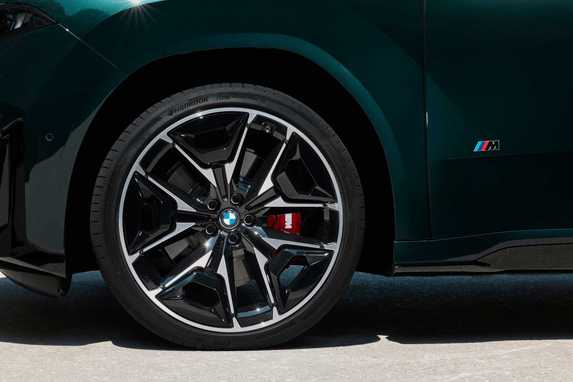BMW iX3 M60 xDrive: 603 hp, M Yellow Lights, and still 754 km of range, photo 11 of 15