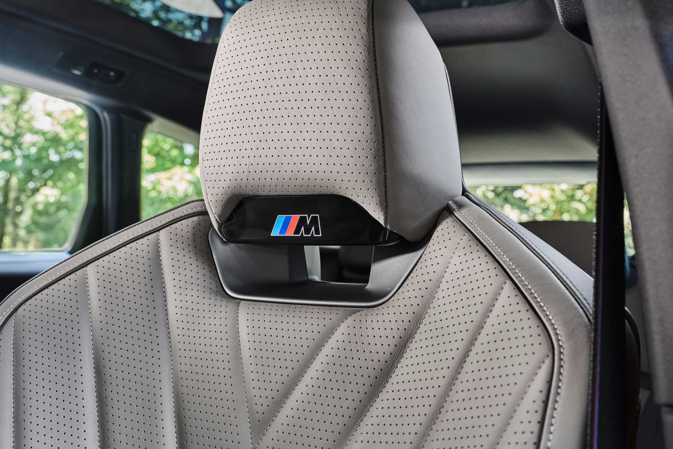 BMW iX3 M60 xDrive: 603 hp, M Yellow Lights, and still 754 km of range, photo 13 of 15