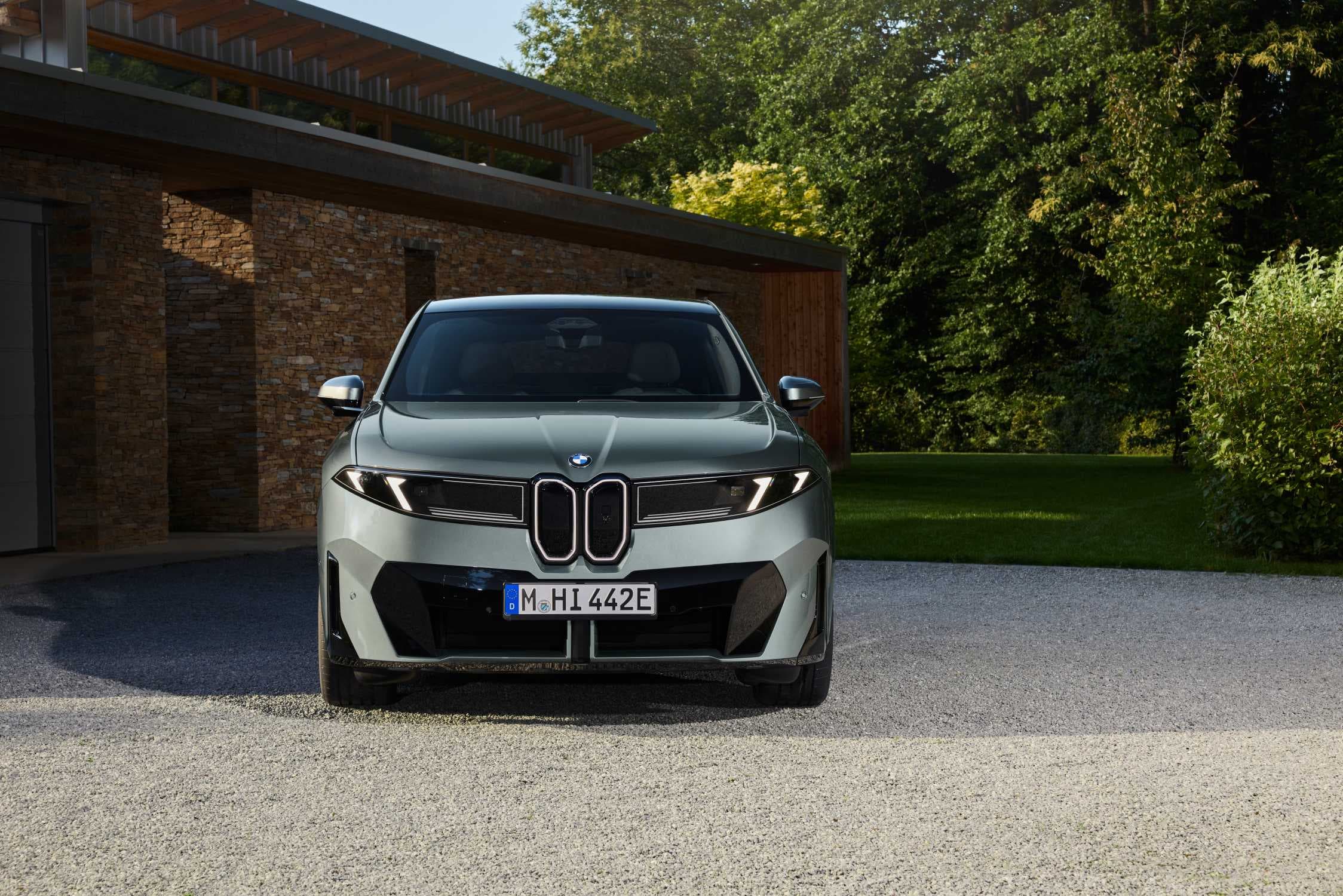 BMW iX4 revealed: the electric X4 brings 828 km of range and a 603 hp M60, photo 10 of 12