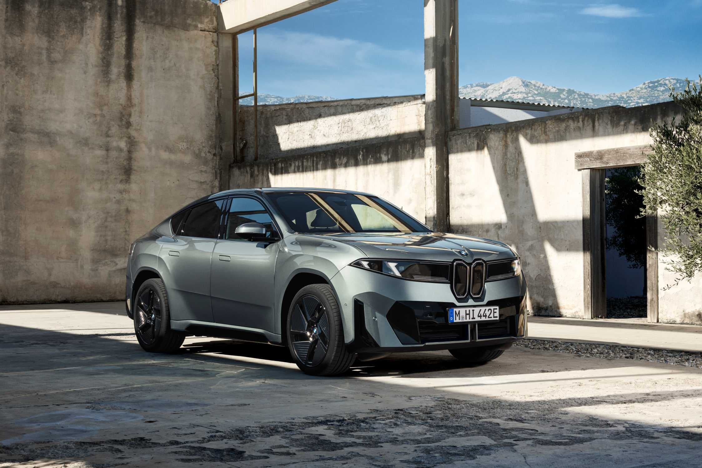 BMW iX4 revealed: the electric X4 brings 828 km of range and a 603 hp M60, photo 12 of 12