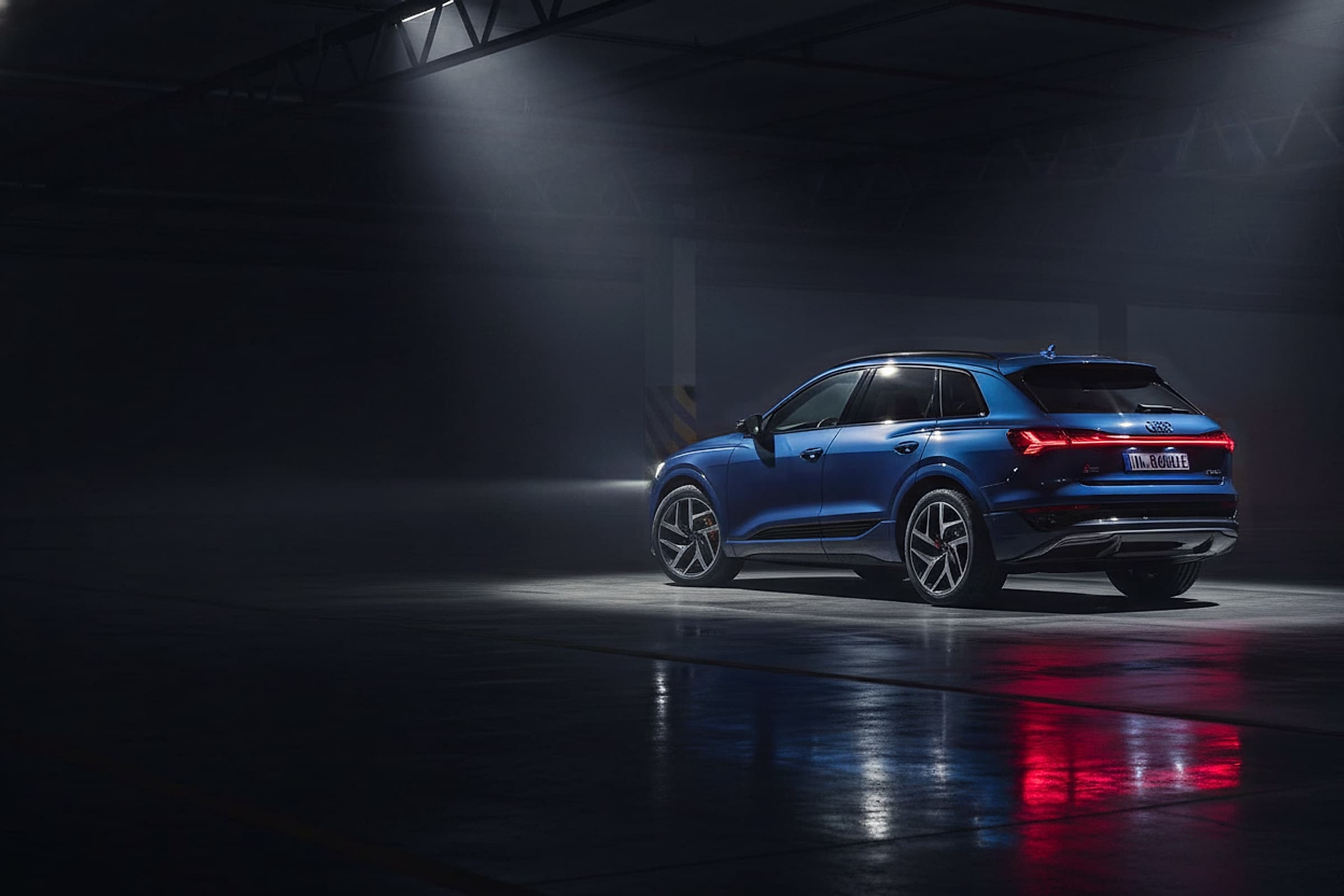 Audi Q6 e-tron — Mid-size electric SUV / Coupe SUV hero photograph