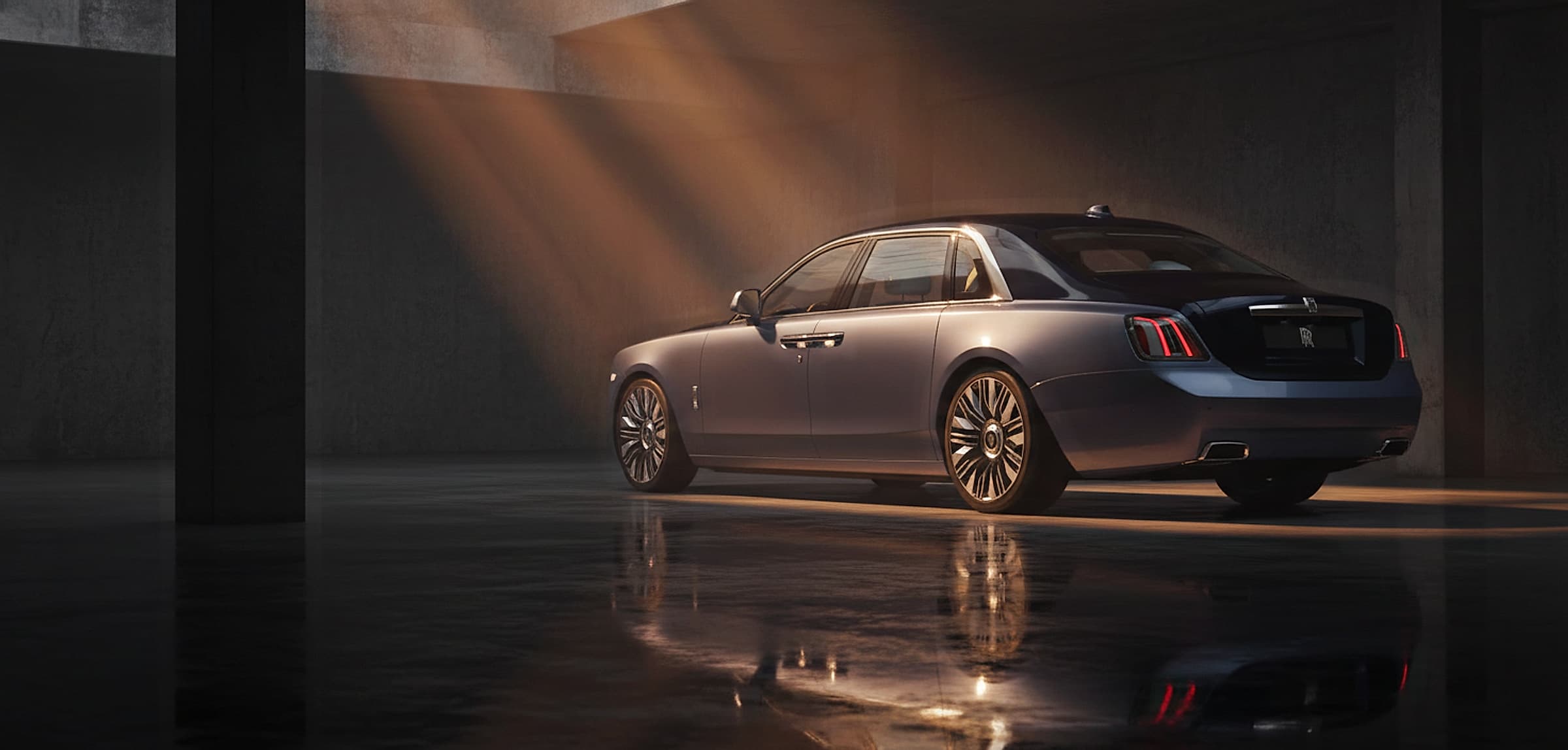 Rolls-Royce Ghost Extended — Long-wheelbase V12 saloon hero photograph